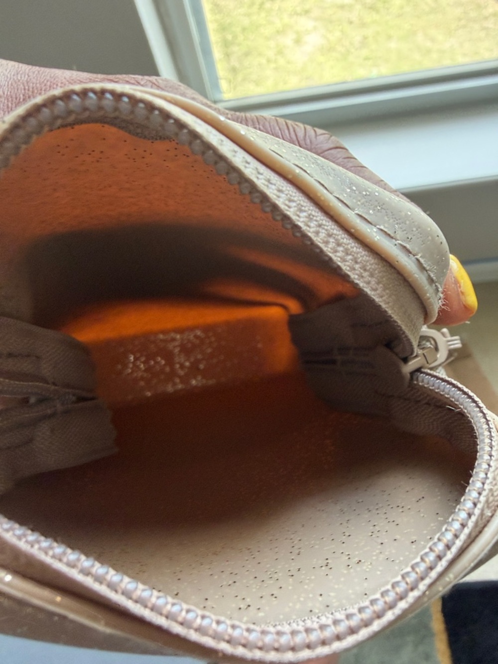 Havaianas Compact Crossbody Phone Pouch in Beige - Picture 4 of 8
